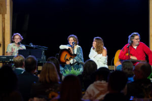 Amy Grant, Vince Gill performing hospice patients and families